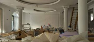 Decoratiuni din ipsos Bacau - Interioare realizate din ipsos cu coloane, cornise si rozete